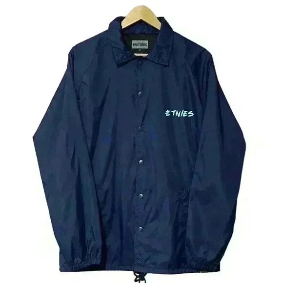 Etnies RP Coach’s Jacket Men’s Medium Navy Casual Graphic Water Resistant NWT - Picture 1 of 7